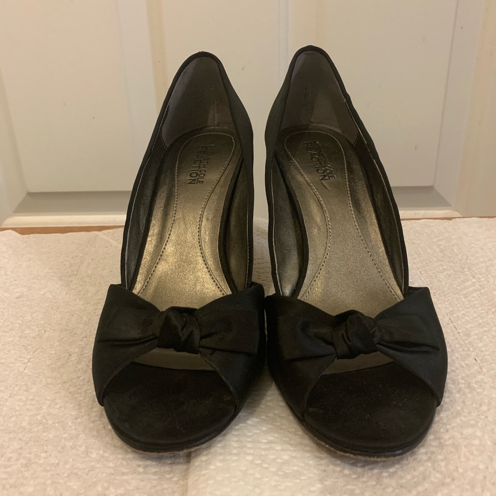 Kenneth Cole Reaction peep-toe heels